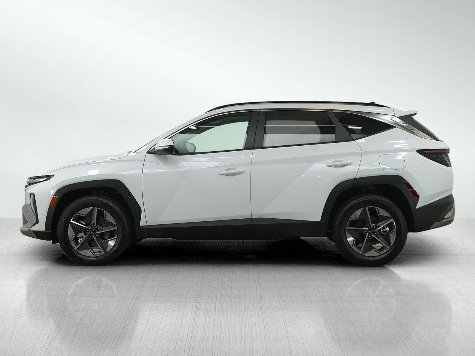 Certified 2025 Hyundai Tucson SEL Convenience with VIN KM8JCDD12SU385185 for sale in Minneapolis, Minnesota