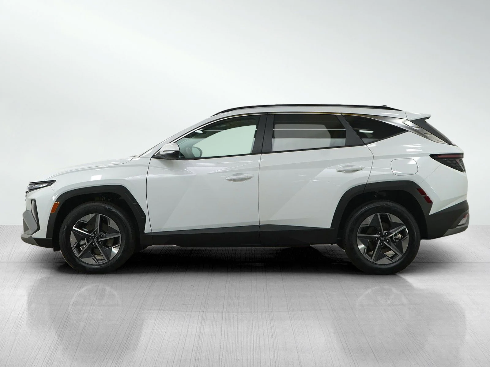 Certified 2025 Hyundai Tucson SEL Convenience with VIN KM8JCDD12SU385185 for sale in Minneapolis, Minnesota