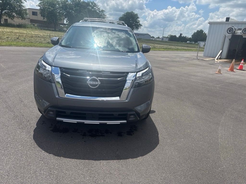 Used 2025 Gun Metallic Nissan SL image 2