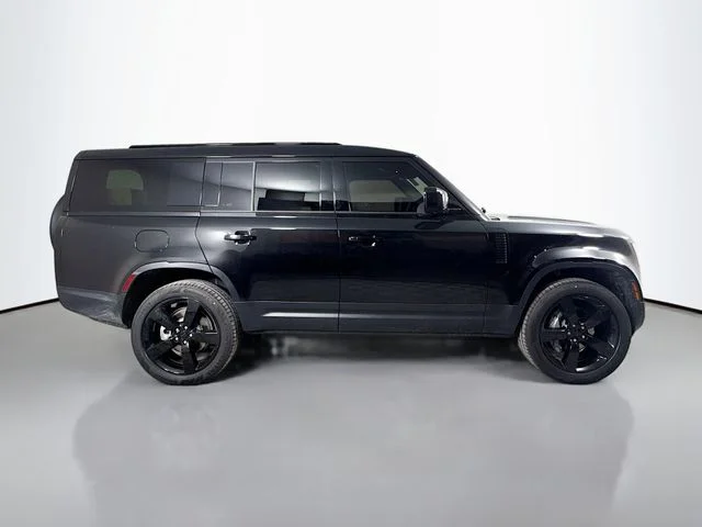 New 2026 Santorini Black Metallic Land Rover S image 4
