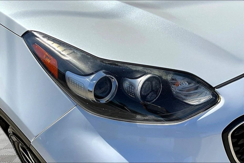 Used 2018 White Kia EX image 30