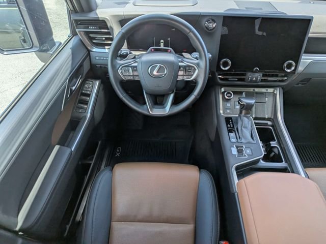 Used 2024 Green Lexus 550 Luxury+ image 19