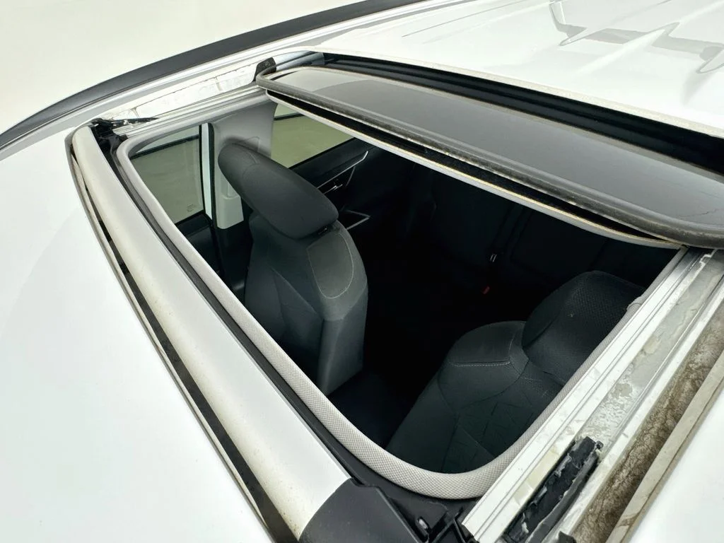 Used 2021 Super White Toyota XLE image 25