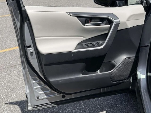Used 2025 Silver Toyota XLE image 28