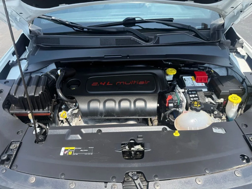 Used 2022 White Jeep Latitude image 57