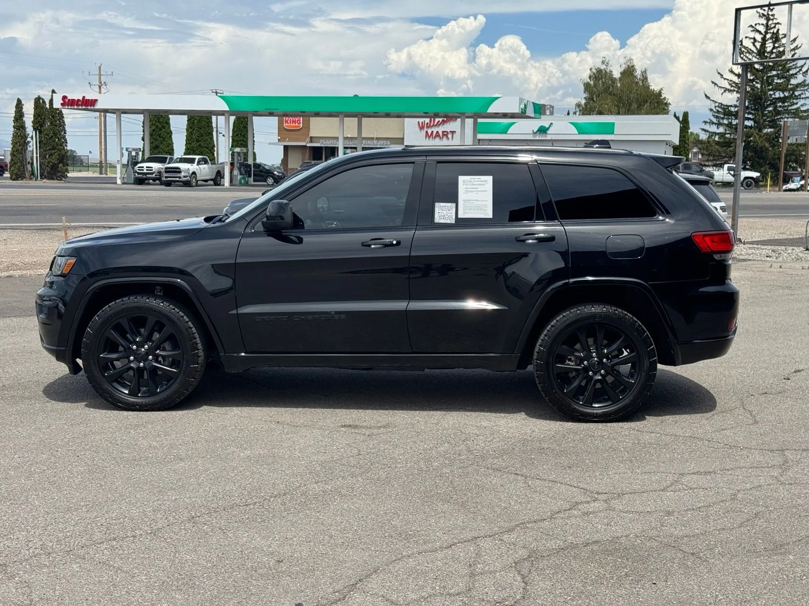 Used 2020 Black Jeep Altitude image 10