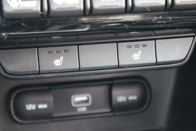 Used 2022 Red Kia EX image 8