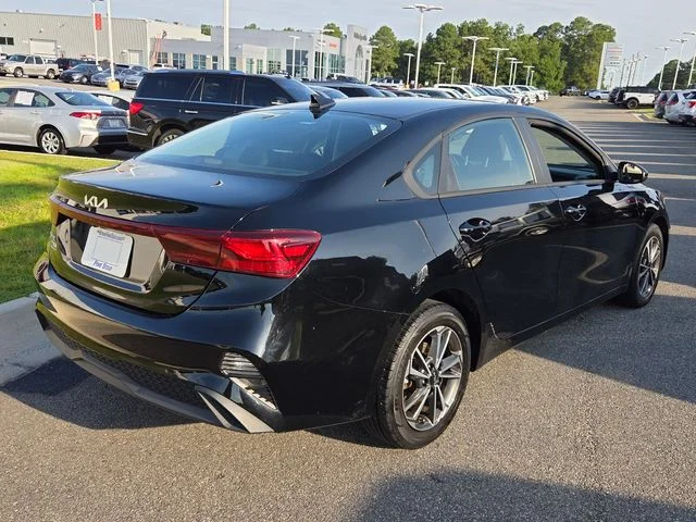 Used 2023 Black Kia LXS image 11