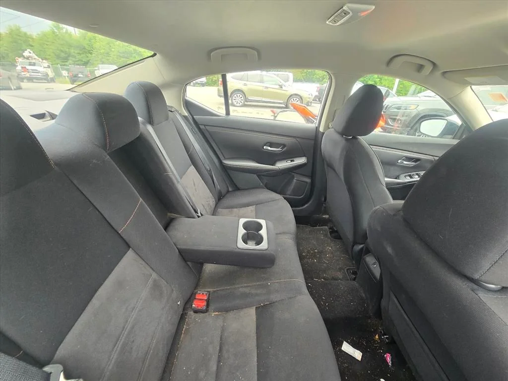 Used 2022 White Nissan SR image 6