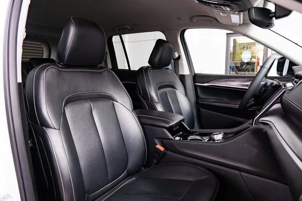 Used 2023 White Jeep Limited image 23