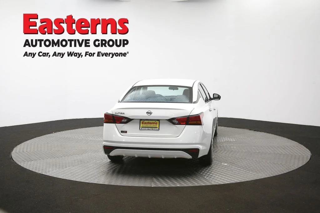 Used 2022 White Nissan 2.5 S image 35