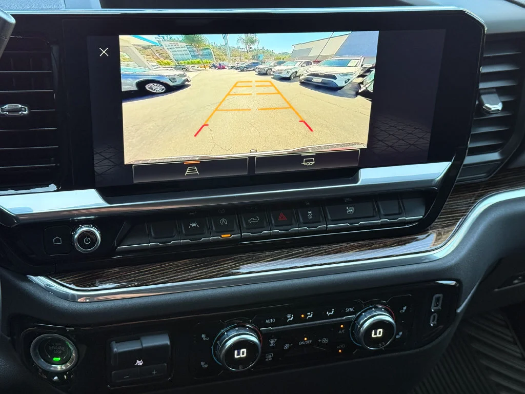 Used 2023 SUMMIT WHITE GMC Elevation image 31