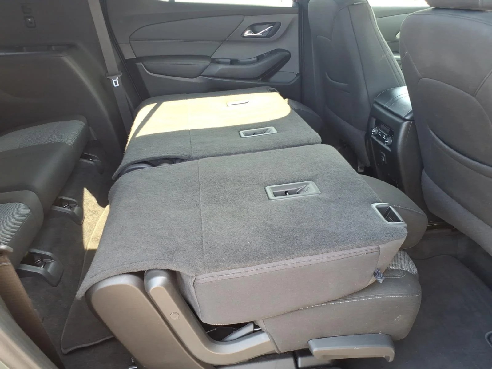 Used 2023 Silver Sage Metallic Chevrolet LT Cloth image 28