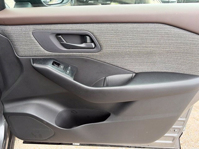 Used 2023 Gray Nissan S image 14