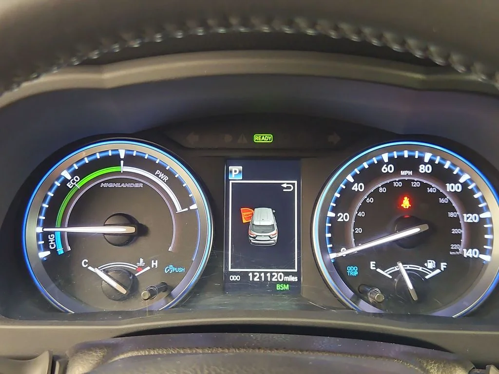 Certified Used 2019 Silver Toyota XLE image 20