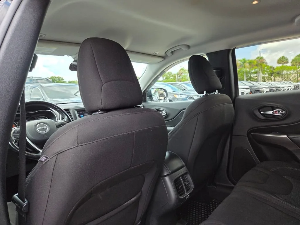Certified Used 2019 Diamond Black Crystal Pearlcoat Jeep Latitude image 23