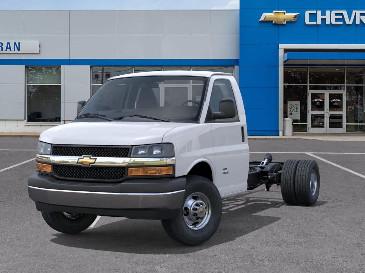 New 2026 Summit White Chevrolet 1WT image 6