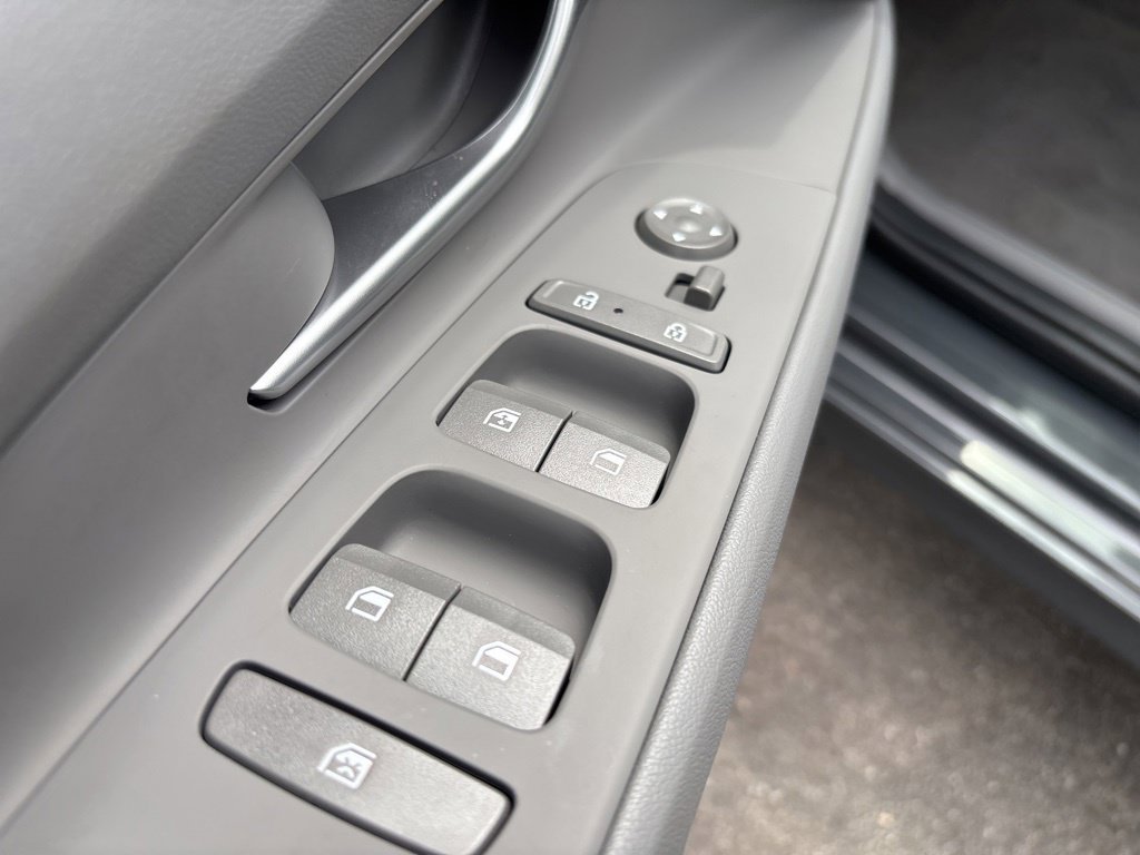 Used 2025 Gray Hyundai SEL Sport image 17