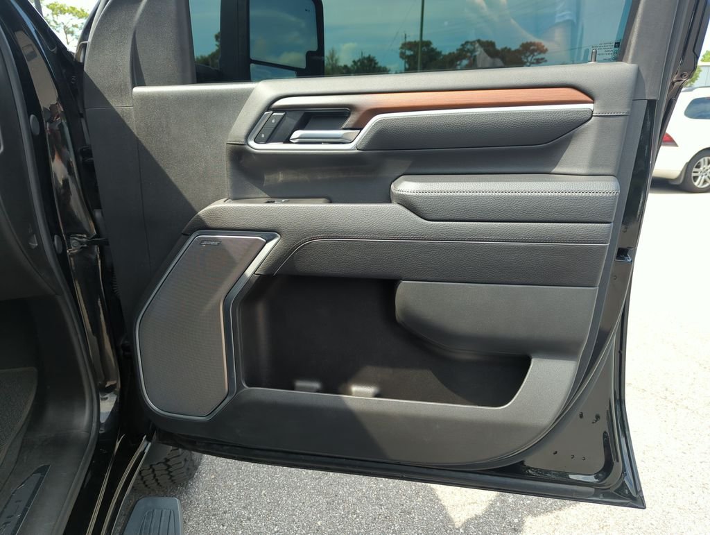 Used 2025 Black GMC Denali image 32