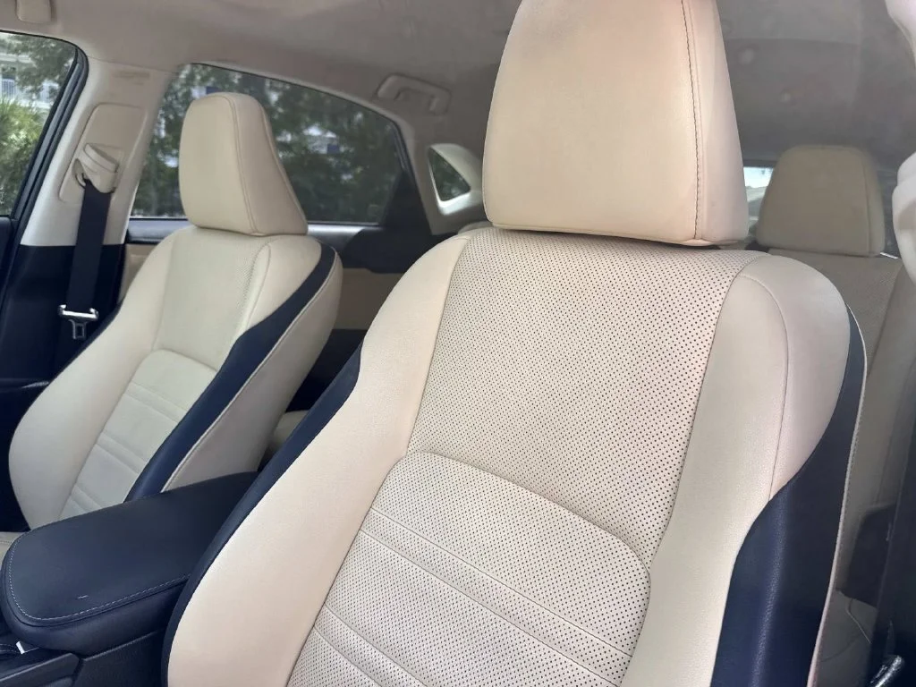 Used 2015 Red Lexus 200t image 25