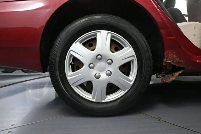 Used 2005 Red Toyota LE image 13