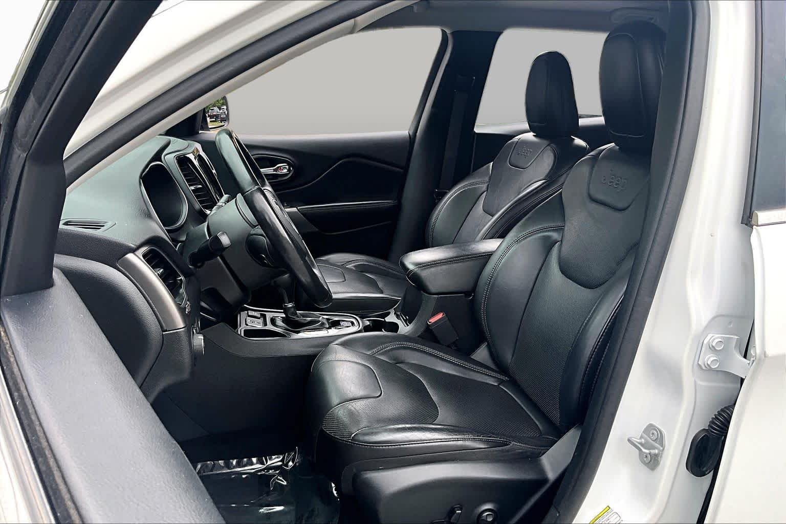 Used 2019 Bright White Clearcoat Jeep Limited image 8