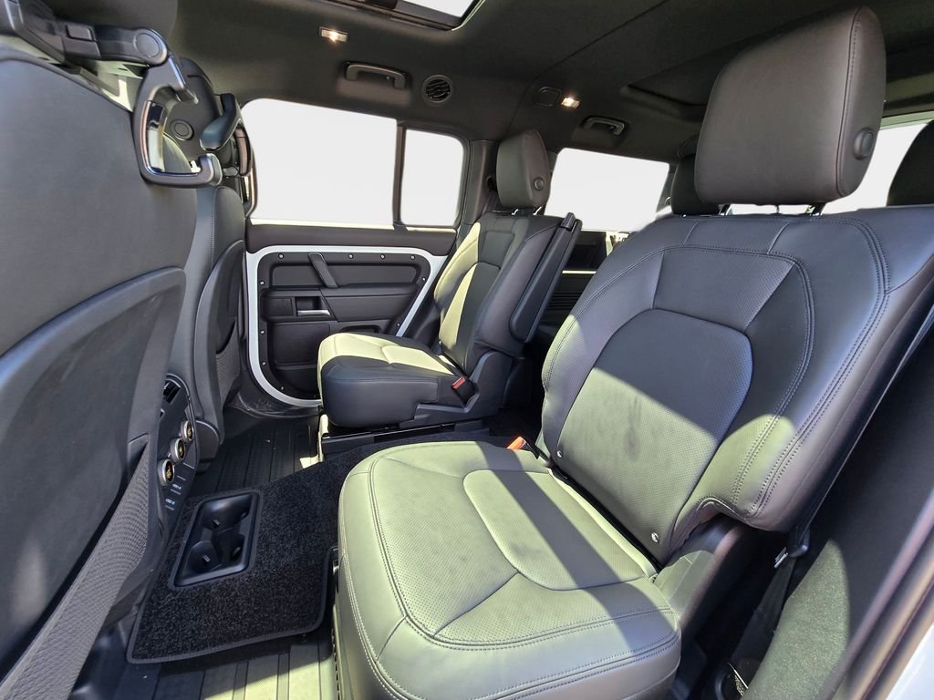 New 2026 Fuji White LAND ROVER X-Dynamic SE image 14