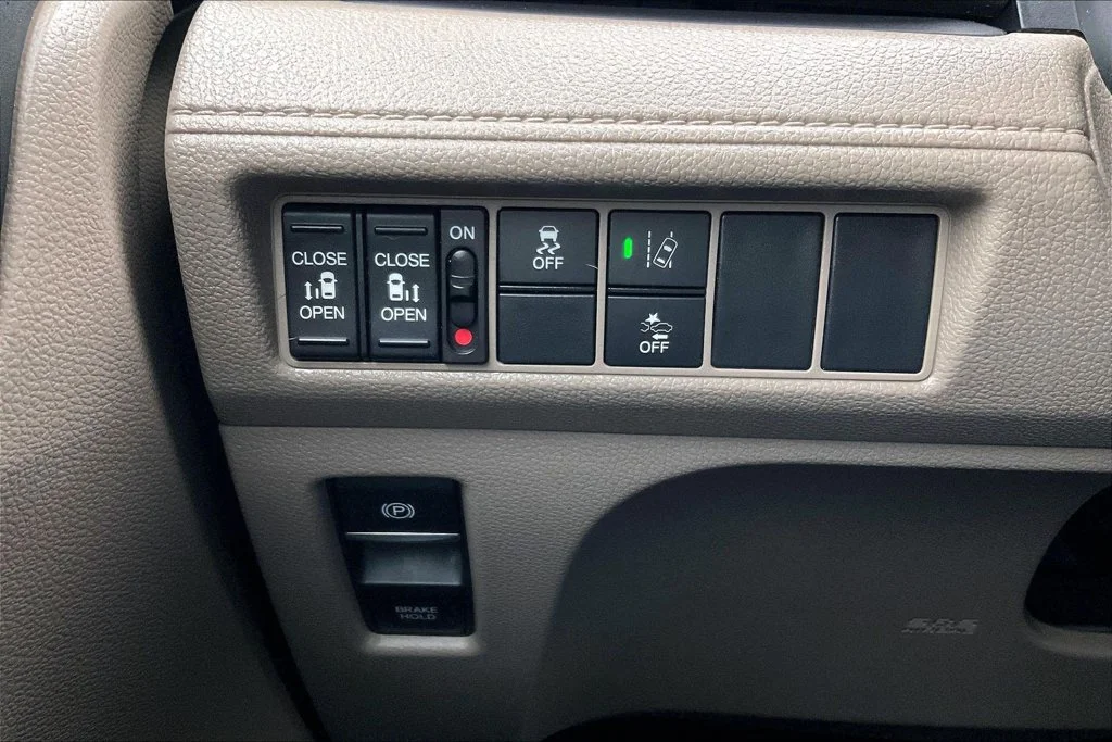 Used 2019  Honda EX image 37