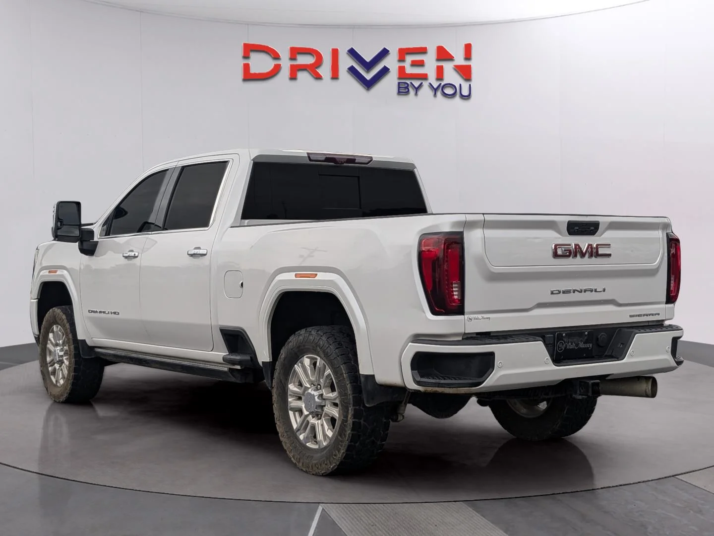 Used 2023 White Frost Tricoat GMC Denali image 3