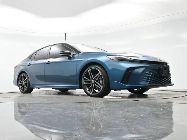 Used 2025 Ocean Gem/midnight Black Metallic Toyota LE image 24