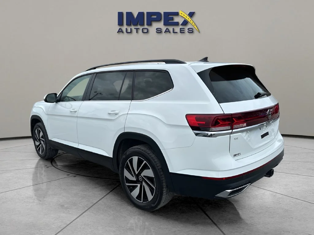 Used 2024  Volkswagen 2.0T SE w/Technology image 3