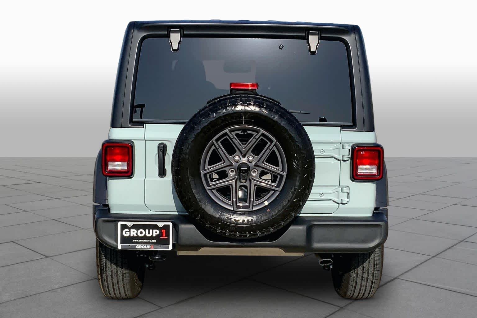 New 2026 Earl Clearcoat Jeep Sport S image 4