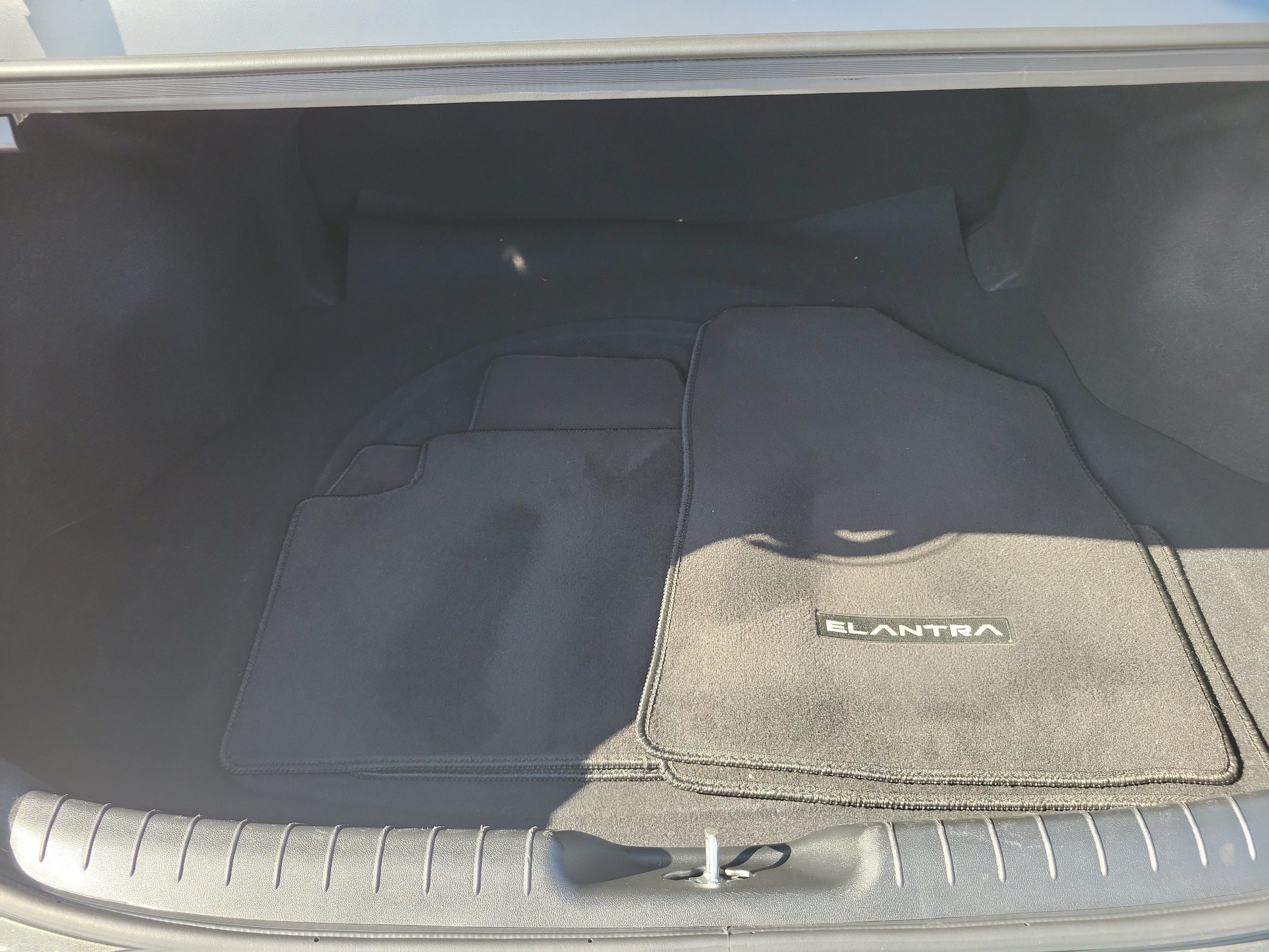 Used 2024 Amazon Gray Hyundai SEL image 9