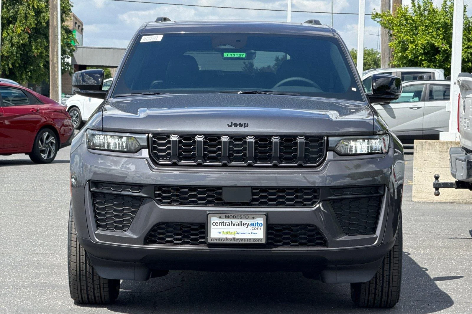 New 2026 Baltic Gray Metallic Clear-Coat Exterior Paint Jeep Laredo Altitude image 8