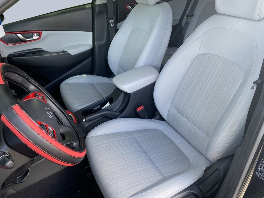 Used 2022 Ultra Black Pearl Hyundai SEL image 11