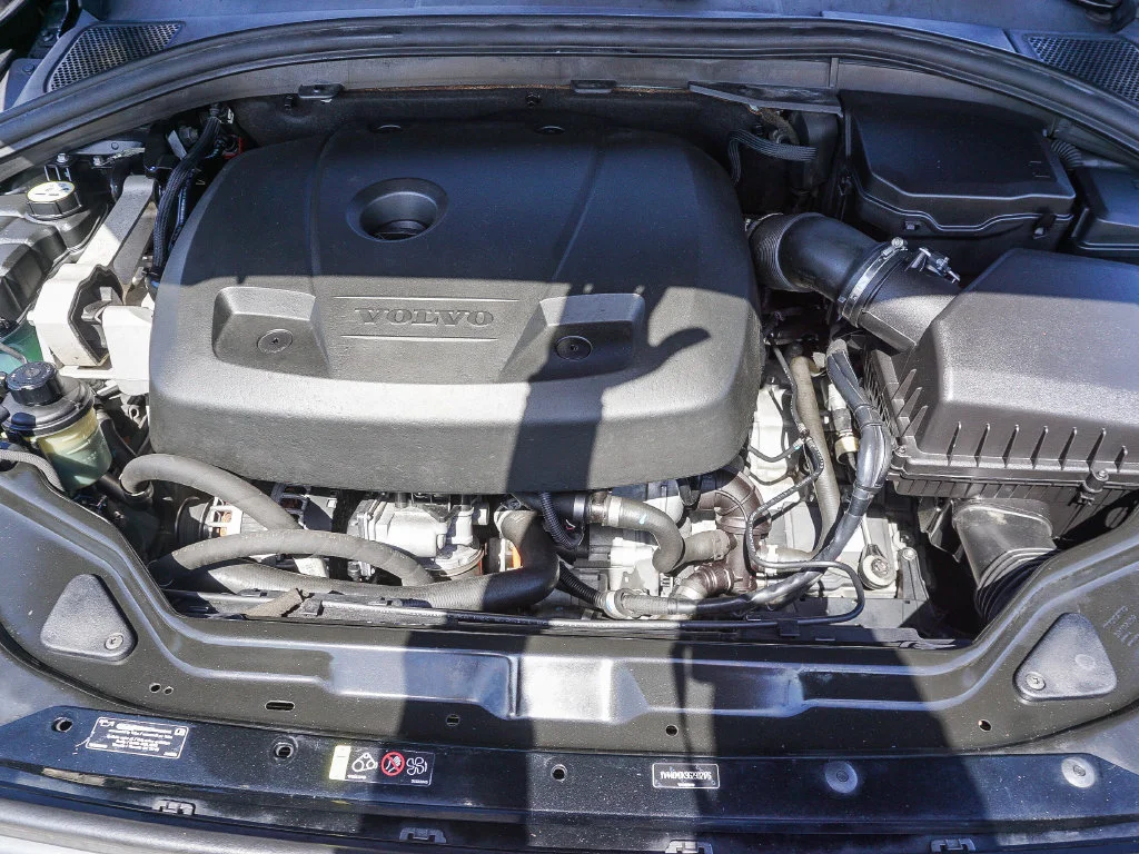 Used 2016 Black Volvo T5 Drive-E Premier image 25