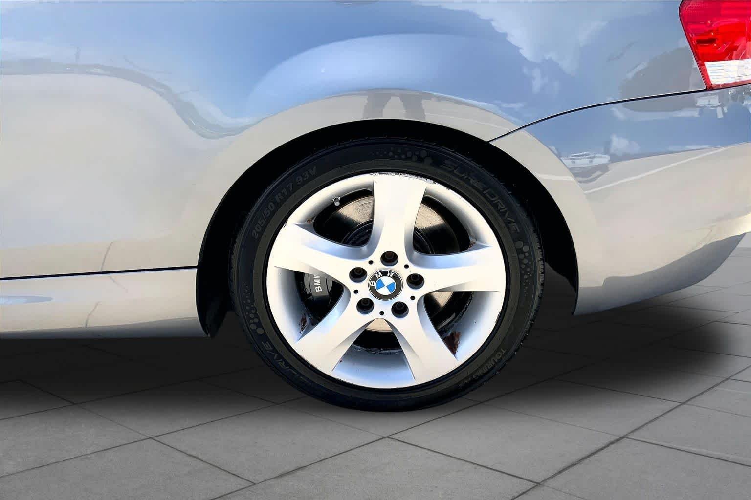 Used 2009 Alpine White BMW 135i image 9