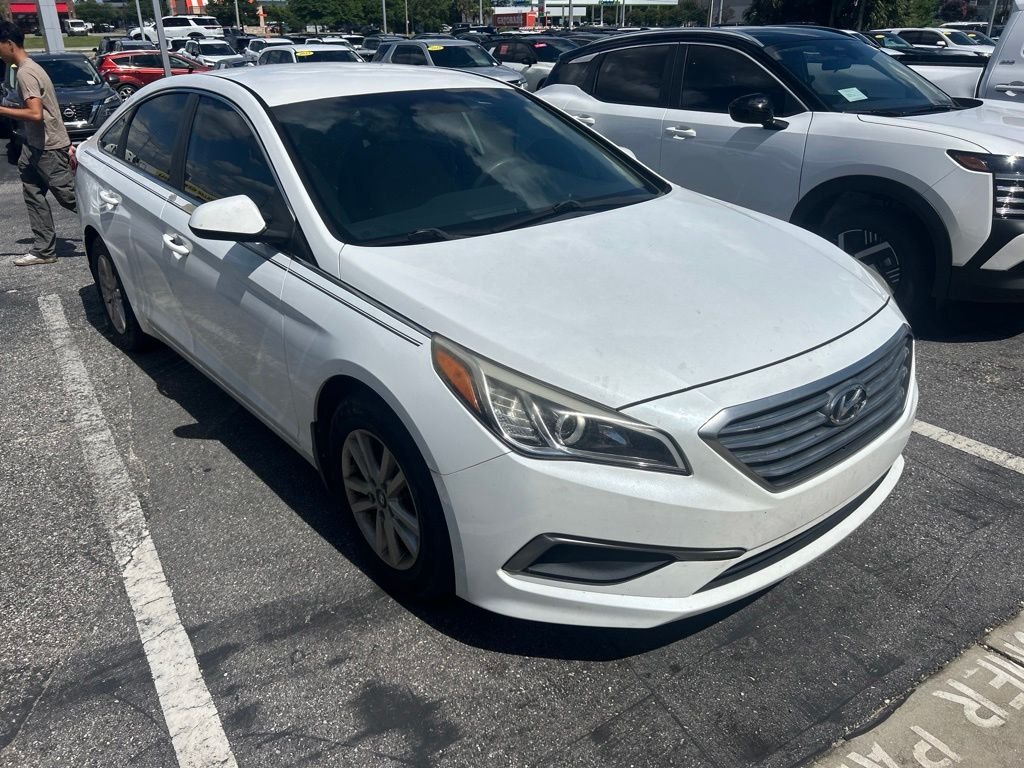 Used 2016 White Hyundai Base image 2
