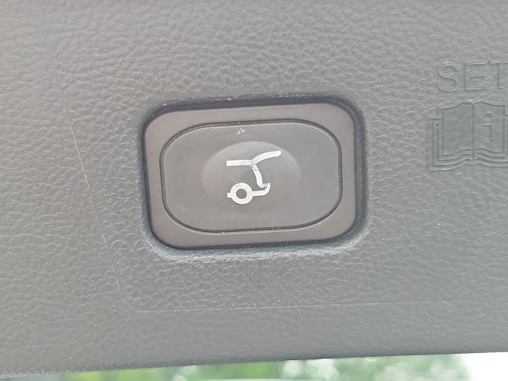 Used 2018 Ingot Silver Metallic Ford Titanium image 9