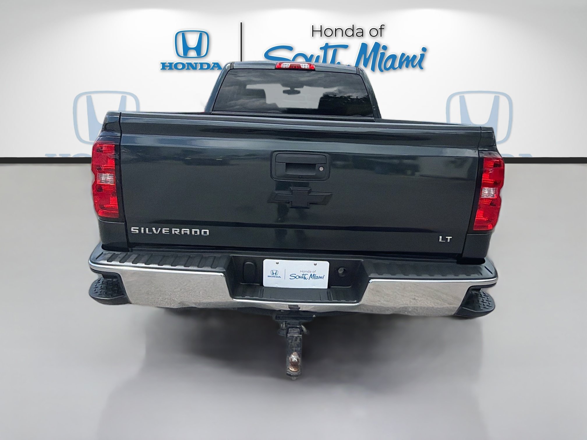 Used 2018 Graphite Metallic Chevrolet LT image 6
