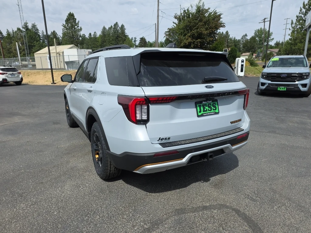 New 2026 Space White Metallic Ford Tremor® image 10