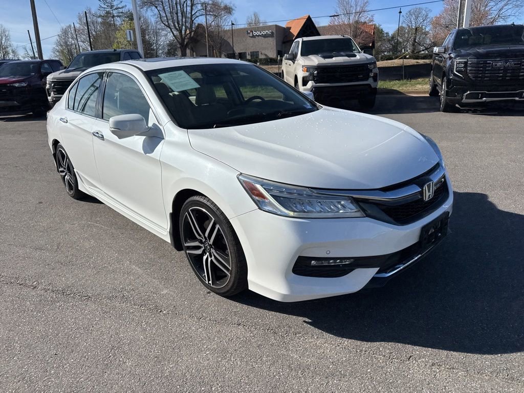 View vehicle photo 7