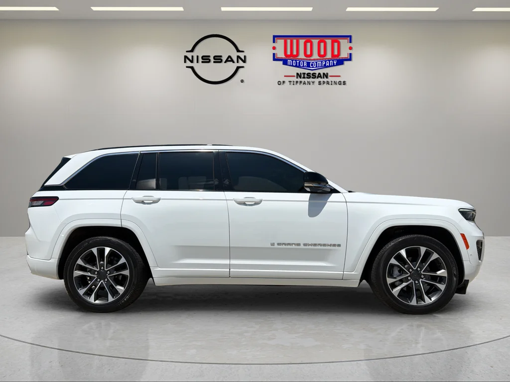 Used 2025 White Jeep Overland image 6