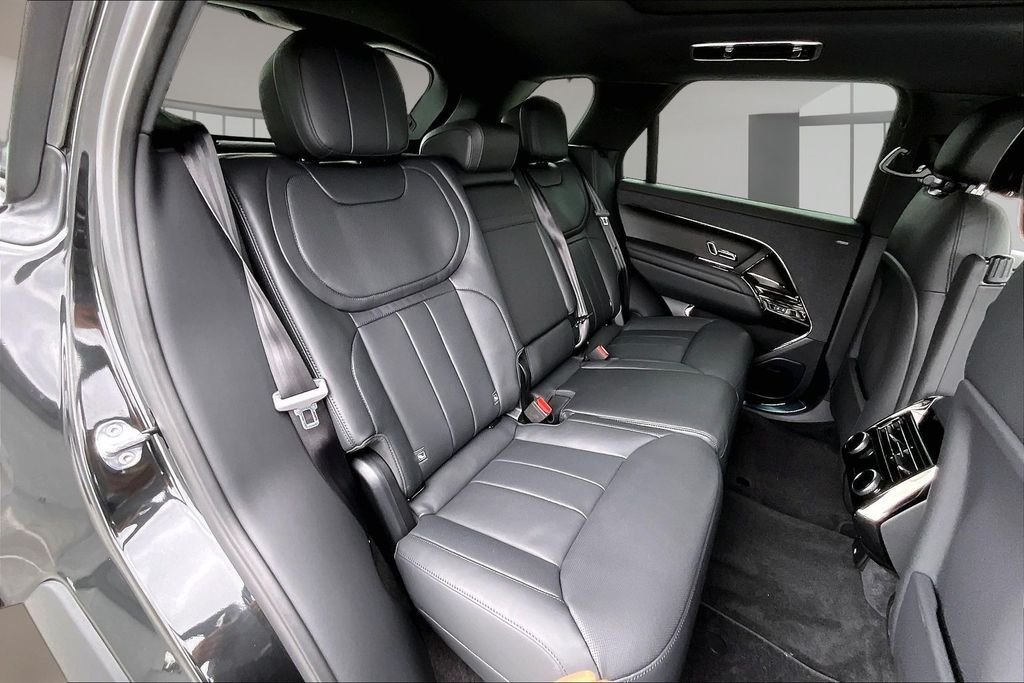 New 2026 SANTORINI BLACK Land Rover Dynamic SE image 10