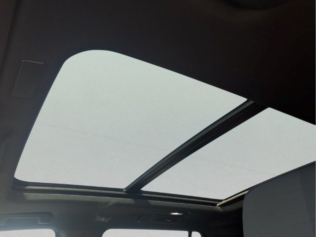 New 2027 Summit White Chevrolet LT image 18