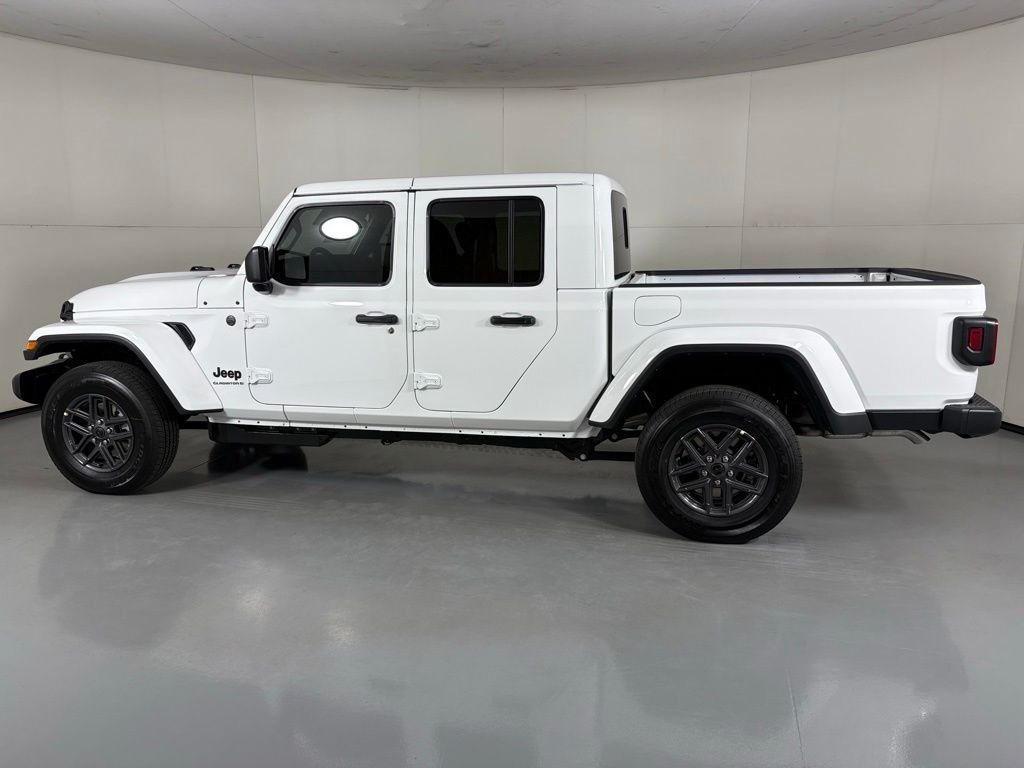 New 2026 Bright White Clear-Coat Exterior Paint Jeep Sport S image 5
