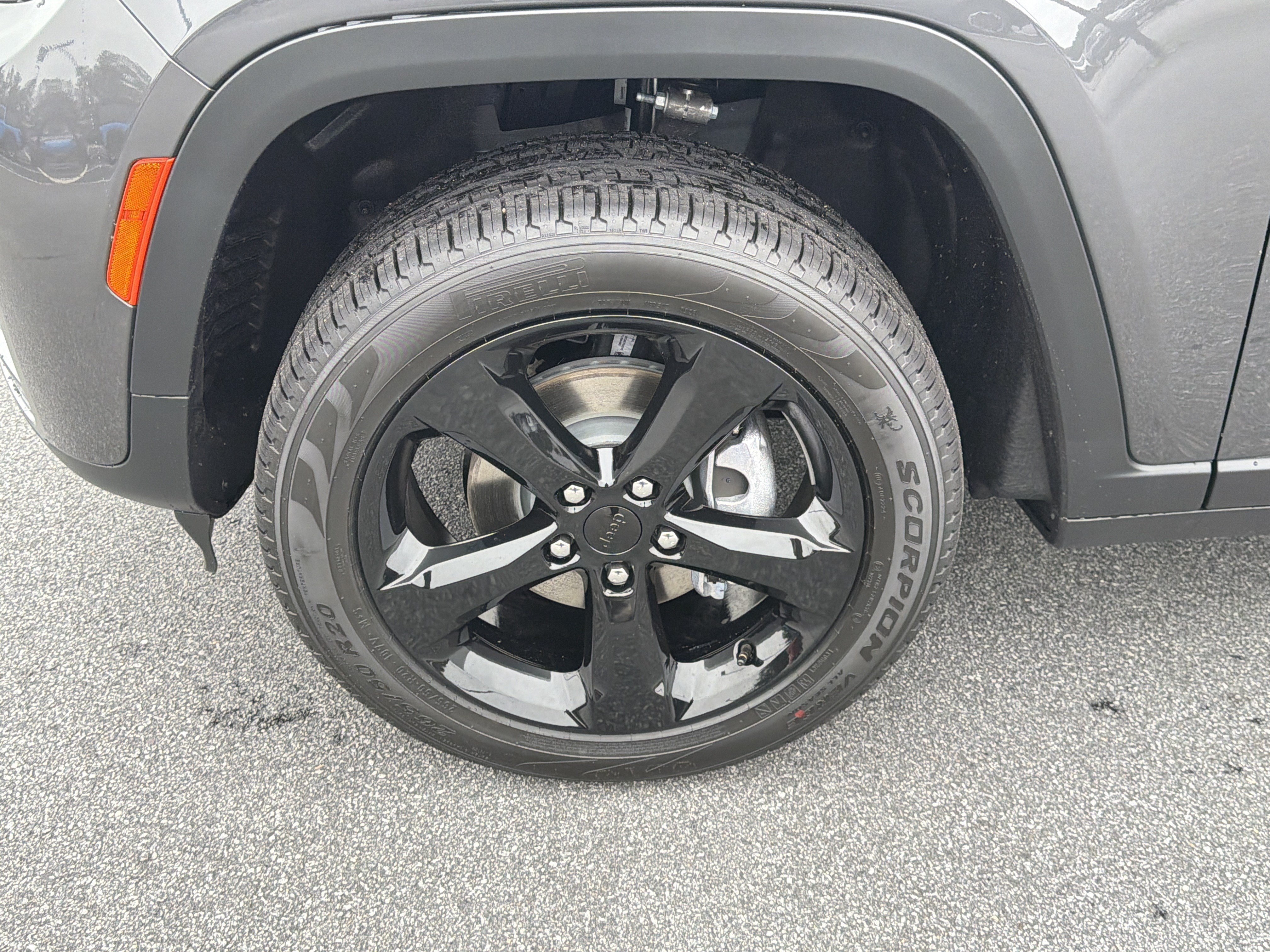 New 2026 Baltic Gray Metallic Clear-Coat Exterior Paint Jeep Limited image 13