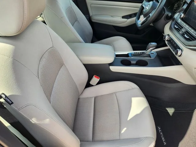 Used 2025 Super Black Clearcoat Nissan 2.5 SV image 14
