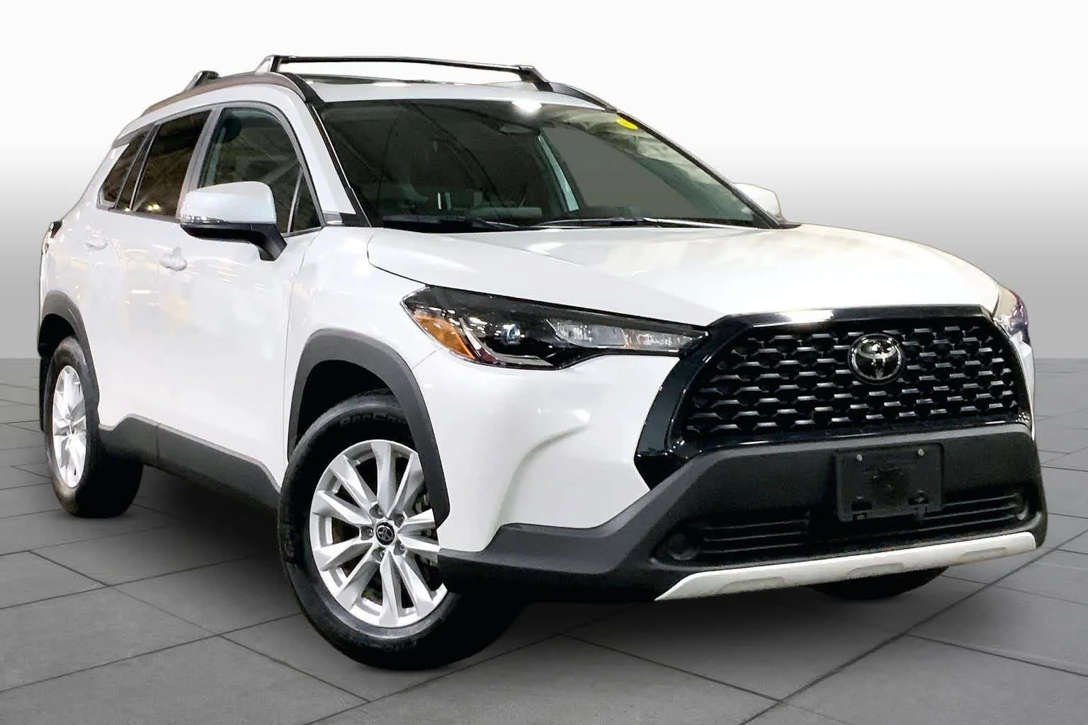 Used 2024 Wind Chill Pearl Toyota LE image 3