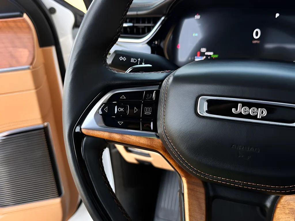 Used 2022 White Jeep Summit Reserve 4xe image 13